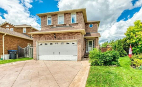 Modern 4BR Home - Fully Equipped